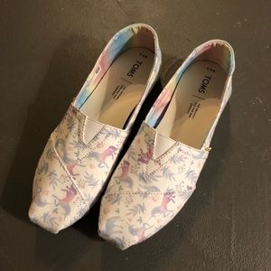 Toms unicorn print women’s size 8.5